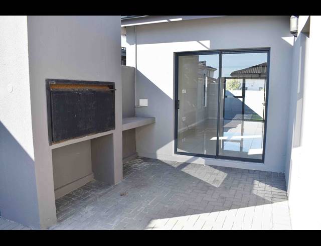 3 BEDROOM FREEHOLD TO LET IN PARKLANDS NORTH